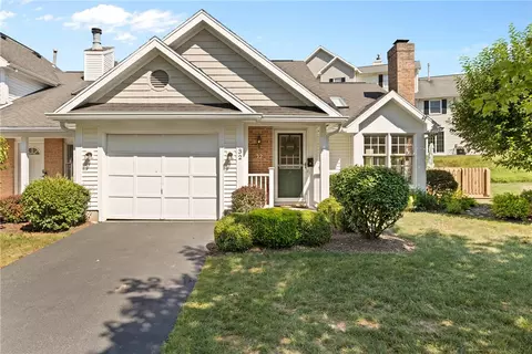 32 Scottcross Ln #END, Chili, NY 14623