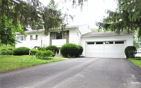 107 Emerald Cir, Rochester, NY 14623