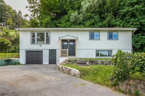 303 Victor Rd, Perinton, NY 14450