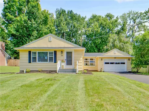 370 Kreag Rd, Perinton, NY 14534