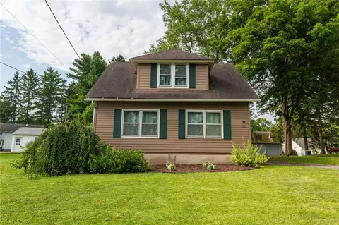362 Vienna St, Palmyra, NY 14522