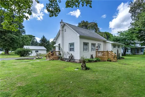 62 Charles St, Torrey, NY 14441