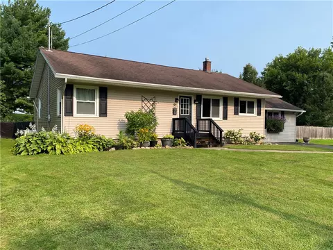 91 Sibley St, Galen, NY 14433
