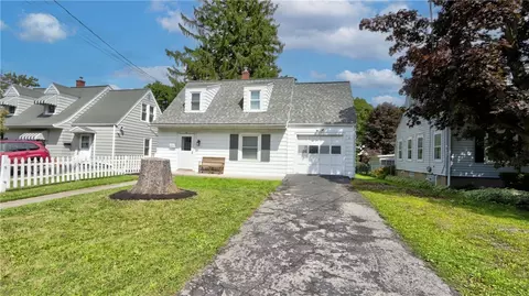 21 Oak St, Geneva, NY 14456
