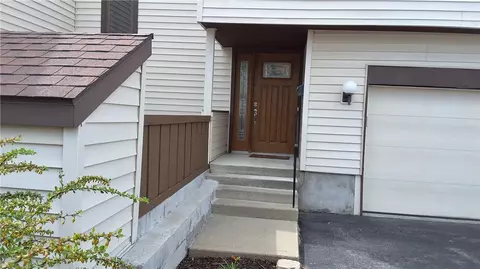 901 Woburn Dr, Camillus, NY 13031