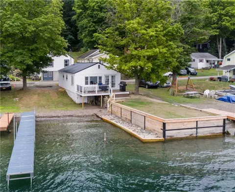 10151 E Lake Road Rd, Urbana, NY 14840