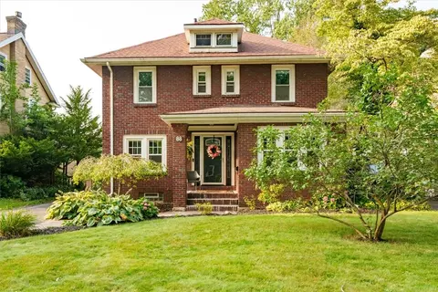 88 Thornton Rd, Irondequoit, NY 14617