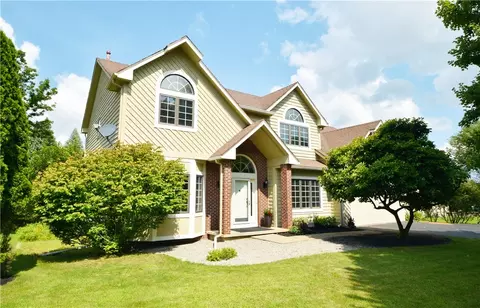 259 Tumbleweed Dr, Pittsford, NY 14534