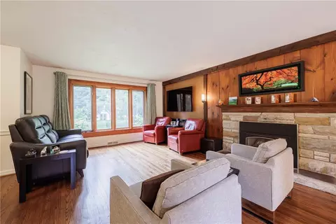 302 Mount Airy Dr, Irondequoit, NY 14617 photo 2