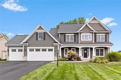 19 Montgomery Glen Dr, Webster, NY 14580