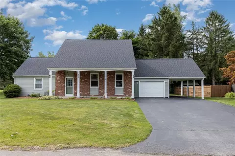 300 Woodside Dr, Arcadia, NY 14513