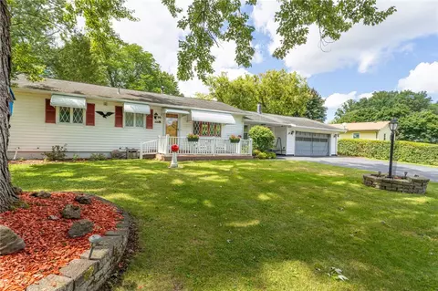 99 Farnsworth Rd N, Rochester, NY 14623