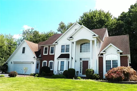 46 Glencross Cir, Greece, NY 14626