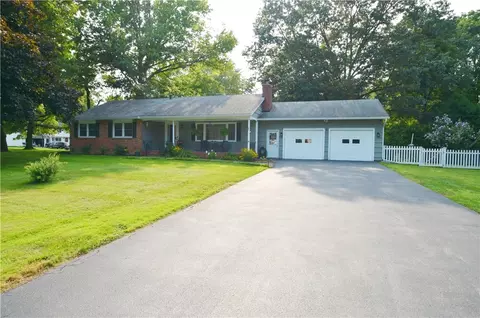 42 Sandle Dr, Perinton, NY 14450