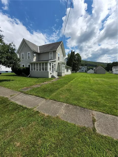 9 Oliver St, Avoca, NY 14809