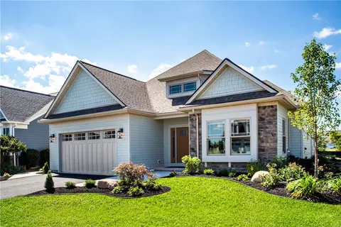 4 St Johnsville Trl, Rochester, NY 14618