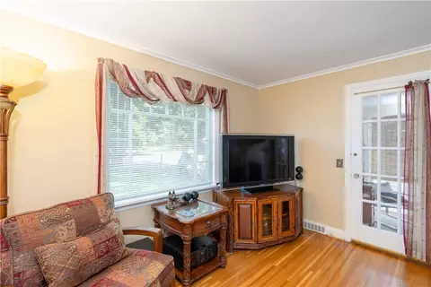 385 Thomas Ave, Irondequoit, NY 14617 photo 9