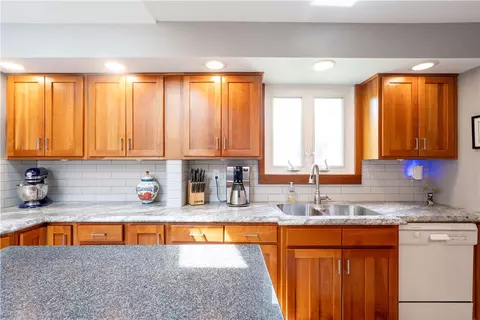 385 Thomas Ave, Irondequoit, NY 14617 photo 18