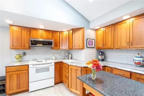 385 Thomas Ave, Irondequoit, NY 14617 photo 16