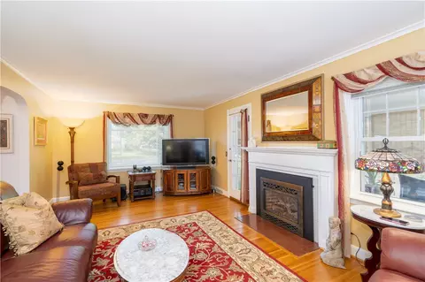 385 Thomas Ave, Irondequoit, NY 14617 photo 11