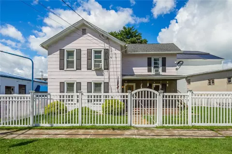 44 Geneva St, Lyons, NY 14489