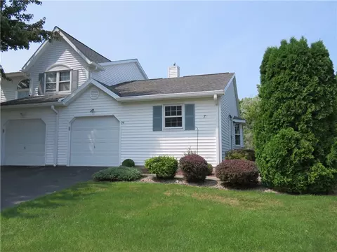 7 F Salmon Run, Parma, NY 14468