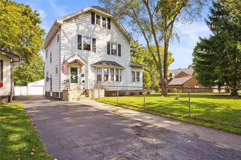 372 Scholfield Rd, Irondequoit, NY 14617 photo 2