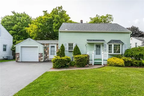 441 Fetzner Rd, Greece, NY 14626