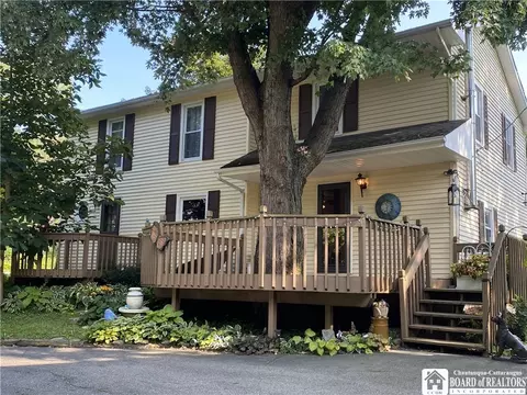 9605 Seymour Rd, Pomfret, NY 14063