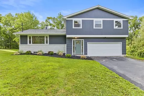 270 Farmview Dr, Macedon, NY 14502