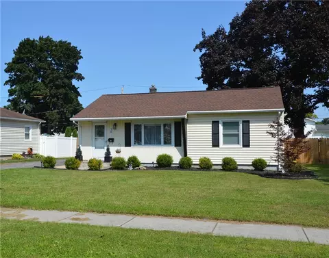 36 Castlewood Dr, Gates, NY 14624