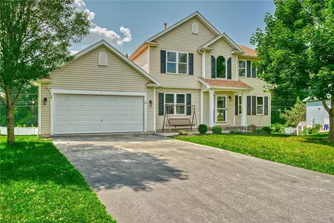 83 Derrick Dr, West Henrietta, NY 14586