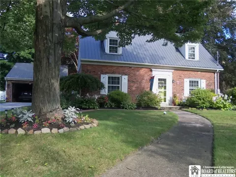 704 Eagle St, Dunkirk, NY 14048 photo 2