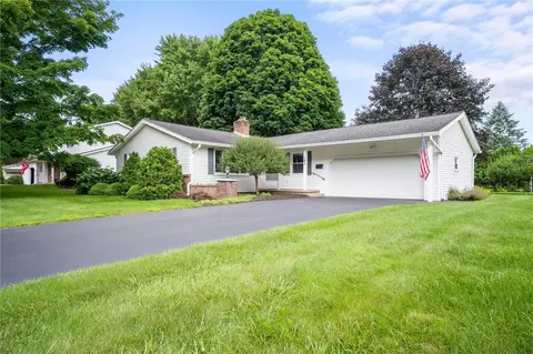 103 Brentwood Ln, Perinton, NY 14450
