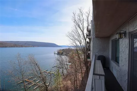 61 Cliffside Dr, South Bristol, NY 14424