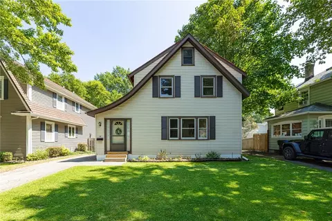 18 Beach Ter, Irondequoit, NY 14617