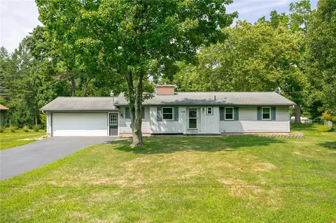 450 Hollywood Blvd, Webster, NY 14580