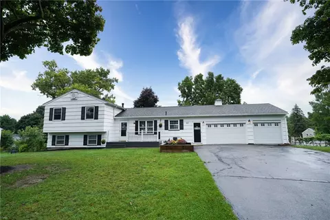 60 Gate House Trl, Henrietta, NY 14467