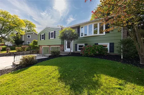 49 Mount Marcy Dr, Irondequoit, NY 14622 photo 2