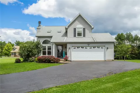 2 Pound Ridge Cir, Chili, NY 14428