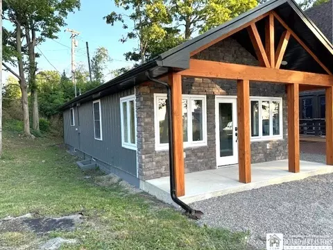 8275 1st St, Westfield, NY 14787