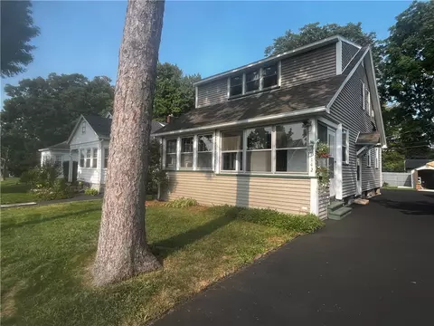 142 Carlisle St, Greece, NY 14615