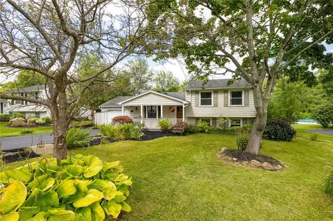 519 Pitts-hen Town Line Rd, Henrietta, NY 14467