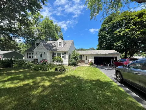 236 Meadow Ln, Webster, NY 14580
