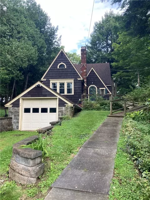 38 Hargrave St, Morris, NY 13808