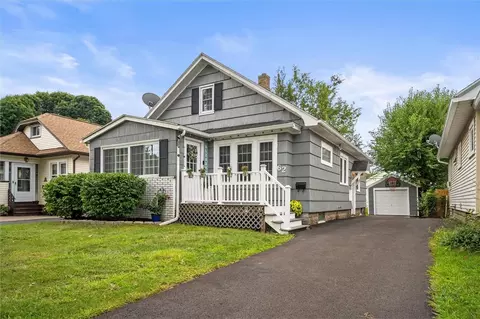62 Castleford Rd, Greece, NY 14616