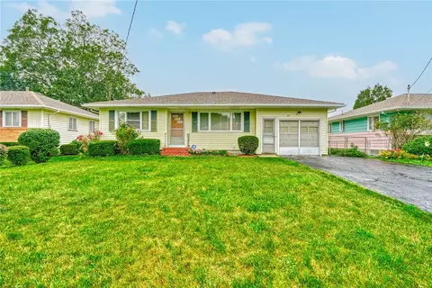 25 Bennett Ave, Irondequoit, NY 14609