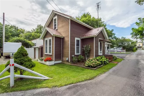 100 Ellis Pl, Canandaigua, NY 14424
