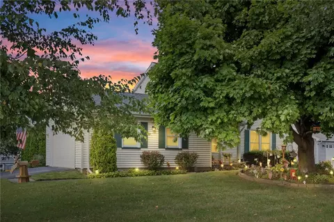 36 Rolling Meadow Dr N, Parma, NY 14468