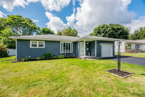 10 Sprucewood Ln, Gates, NY 14624